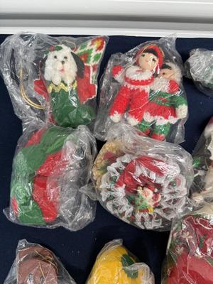 Vintage Christmas Ornaments & Decorations - Lot 5