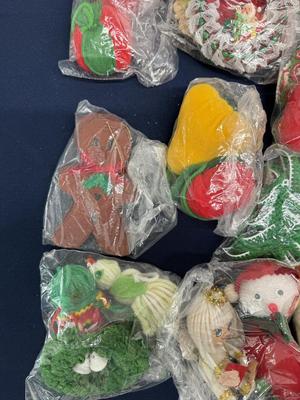 Vintage Christmas Ornaments & Decorations - Lot 5