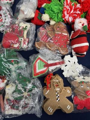 Vintage Christmas Ornaments & Decorations - Lot 5