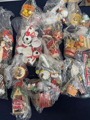 Vintage Christmas ornaments & decorations - Lot 6