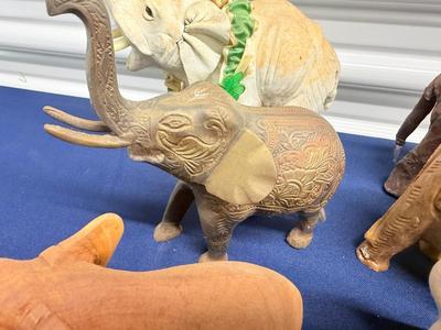 Mixed Elephant figurines - Lot 1