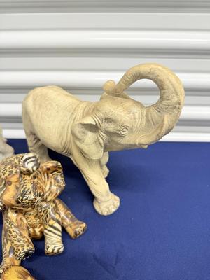 Elephant figurines - Lot 2