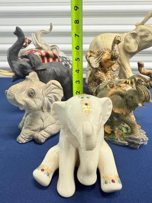 Elephant figurines - Lot 2