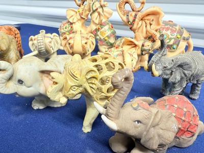 Elephant figurines - Lot 3