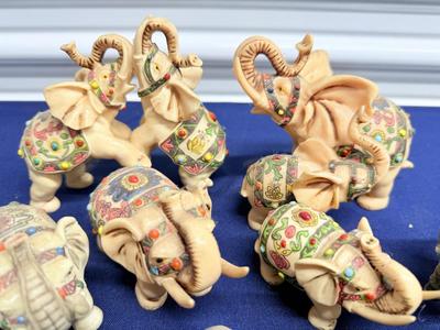 Elephant figurines - Lot 3