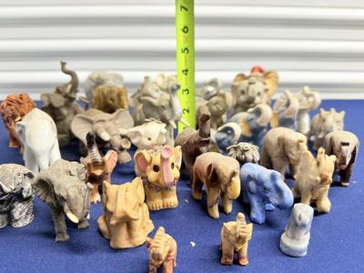 Elephant figurines - Lot 4