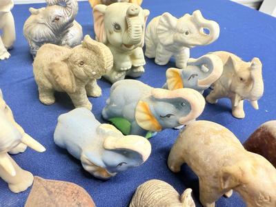 Elephant figurines - Lot 4