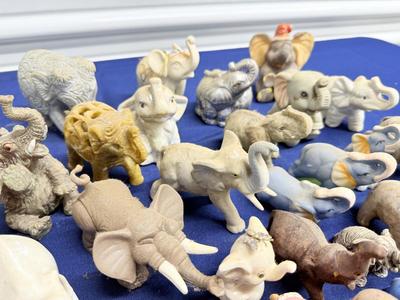 Elephant figurines - Lot 4