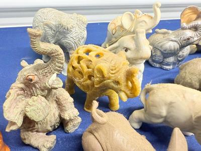 Elephant figurines - Lot 4