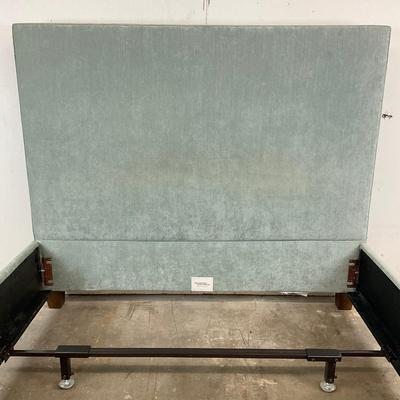 645 Mitchell Gold & Bob WIlliams Queen Bed