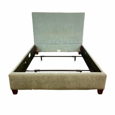 645 Mitchell Gold & Bob WIlliams Queen Bed