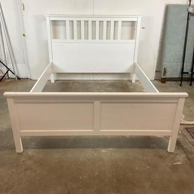 647 White Pine Painted Queen Bed