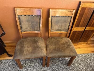 STUNNING MANDARA SOLID WOOD DINING TABLE WITH 10 CHAIRS, EXCELLENT CONDITION!