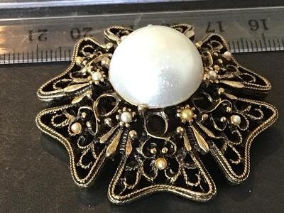 Vintage Fashion Faux Pearl Brooch
