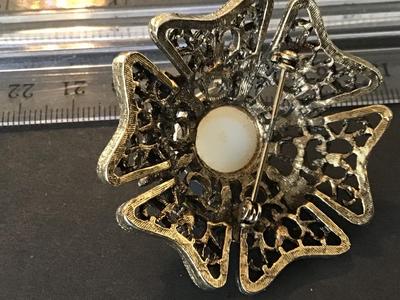 Vintage Fashion Faux Pearl Brooch