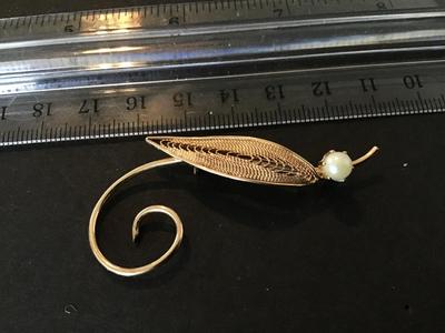 Gold Tone Vintage Brooch