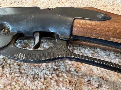 VINTAGE DAISY MODEL 96 LEVER-ACTION BB GUN