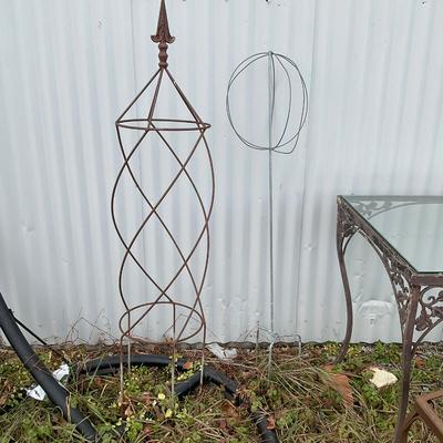 630 Pair Of Two Garden Trellis