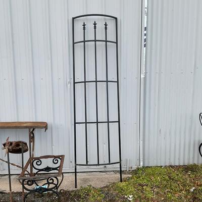 631 Black Curved Garden Trellis