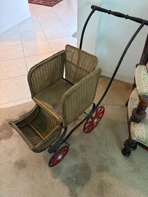 Wicker baby buggy