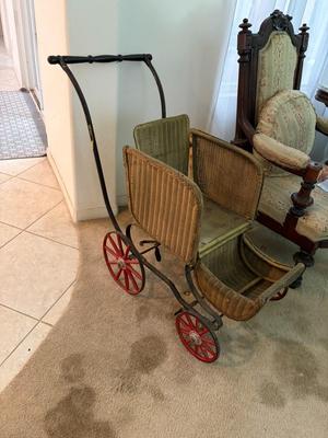 Wicker baby buggy