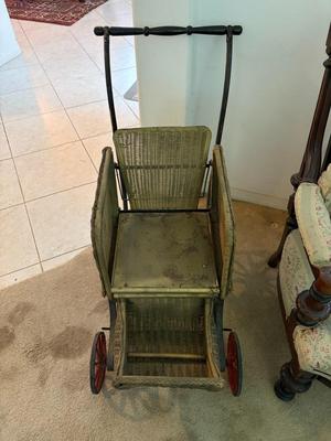 Wicker baby buggy