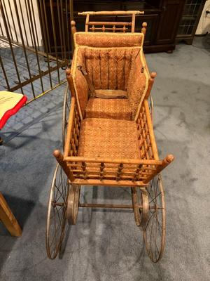 Wicker baby buggy