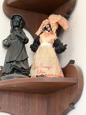 Wall corner shelf and knickknacks