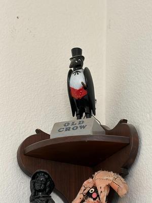 Wall corner shelf and knickknacks