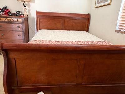 Queen sleigh bed
