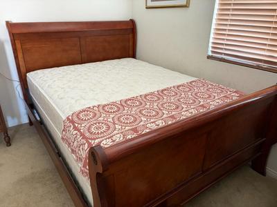Queen sleigh bed