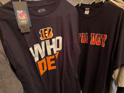 329 8 Bengals T-shirts and 1 sweatshirt size L