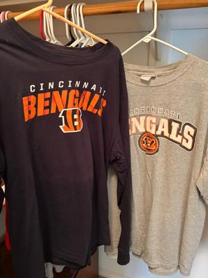 329 8 Bengals T-shirts and 1 sweatshirt size L