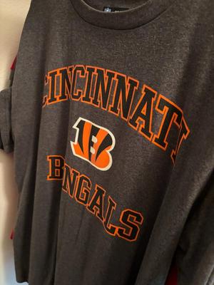 329 8 Bengals T-shirts and 1 sweatshirt size L