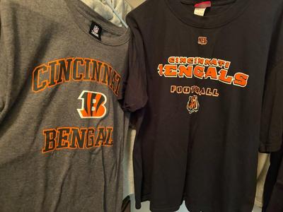 329 8 Bengals T-shirts and 1 sweatshirt size L