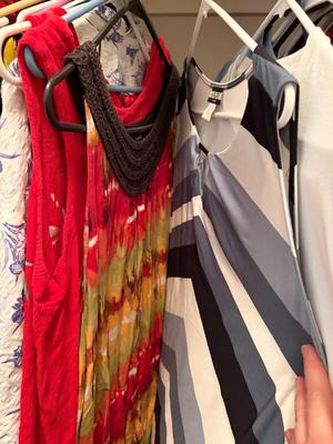 25 pieces women's clothing size M