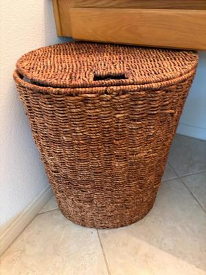 Wicker hamper