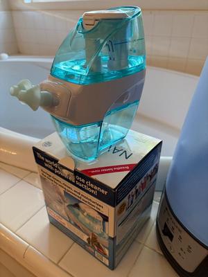 2 Humidifiers, nose cleaner
