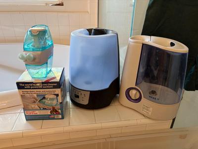 2 Humidifiers, nose cleaner