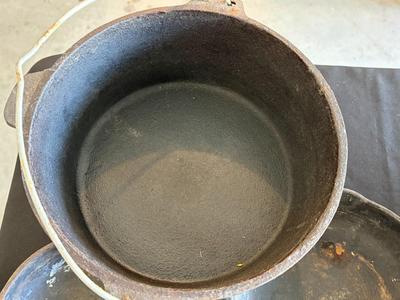 3 Cast iron pans