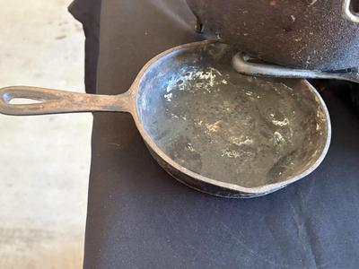 3 Cast iron pans