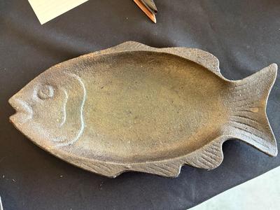 Cast iron fish pan