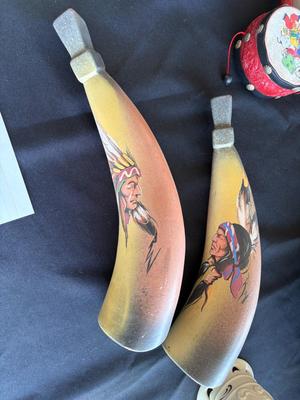 2 painted ceramic horns
