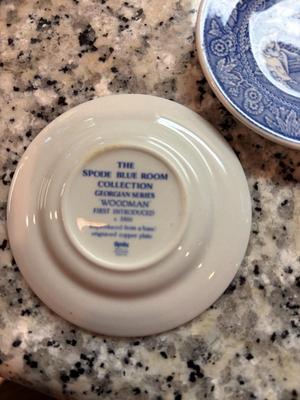 6 mini Spode plates, small vase