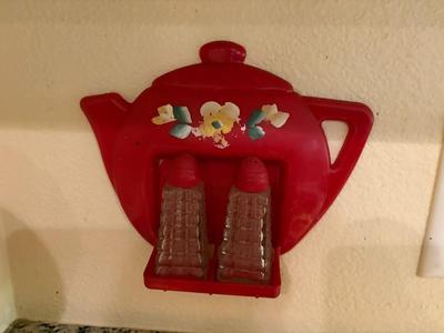 Mid Century wall teapot salt & pepper shaker set