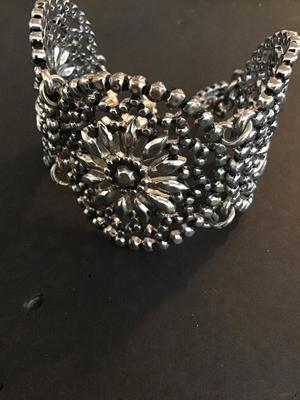 Beautiful, silver toned toggle bracelet