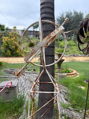 Sphere garden trellis