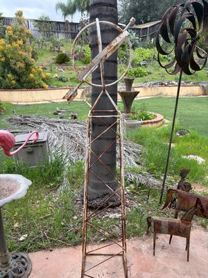 Sphere garden trellis