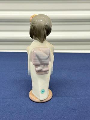 Lladro Girl Bearing Flowers # 6151 Retired