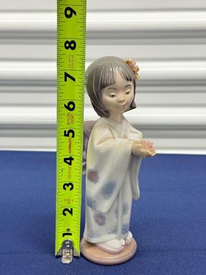 Lladro Girl Bearing Flowers # 6151 Retired